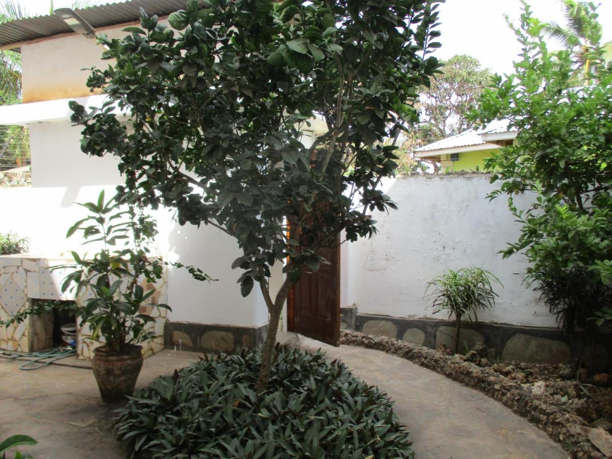 Simba Apartments Diani Beach Kültér fotó